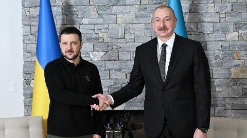 İlham Əliyev Zelenski ilə görüşdü - FOTO