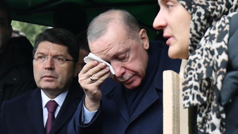 Ərdoğan göz yaşlarını saxlaya bilmədi - FOTO