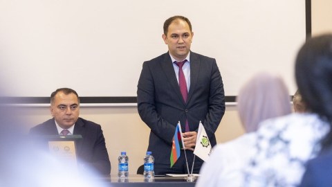 Nazir sədr müavinini işdən çıxardı