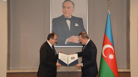 Nazir Cahit Bağçını belə yola saldı - FOTOLAR
