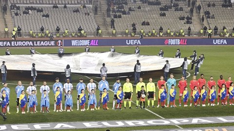 Meydana şəhid övladları ilə çıxdılar