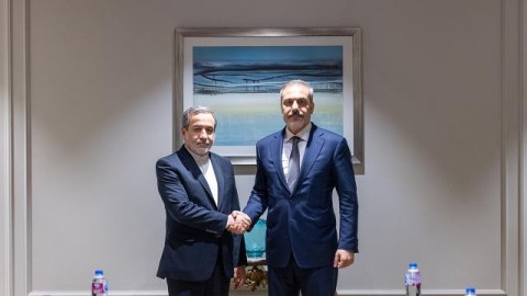 Hakan Fidan iranlı həmkarı ilə danışdı