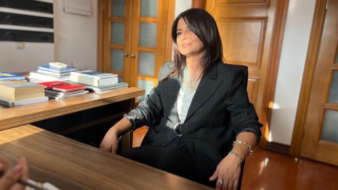 Plastik əməliyyata girən qadınların tərəfində deyiləm - Aysel Əlizadə