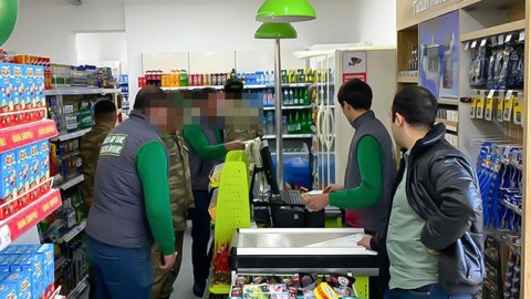 “OBA" market şagirdi girov götürməsi iddiasına cavab verdi