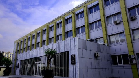 İdman Akademiyasında nöqsanlar:&nbsp;üzgüçülük dərsləri auditoriyada tәdris olunubmuş