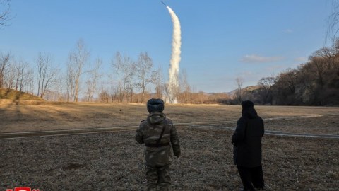 Şimali Koreyadan növbəti RAKET SINAĞI