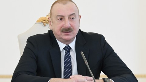 Prezident müşavirə KEÇİRDİ