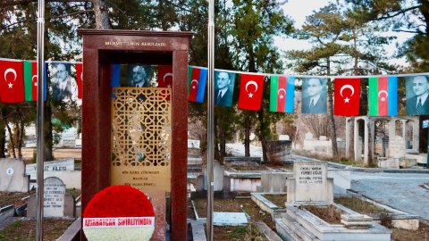 Diplomatlar Rəsulzadənin məzarı önündə - FOTOLAR
