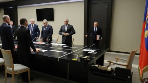 Putin Təhlükəsizlik Şurasını topladı