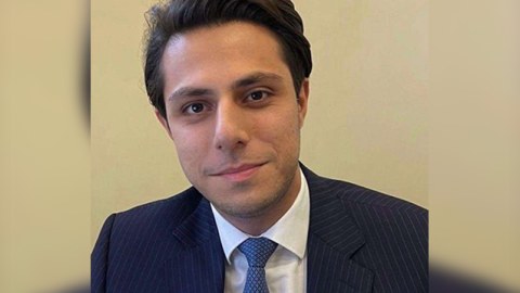 Məmurun evindən 244 minlik qızıl oğurlayan xadimə məhkəməyə gəlmədi