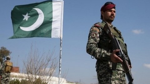 Pakistan sərhədində 18 əsgər öldürüldü