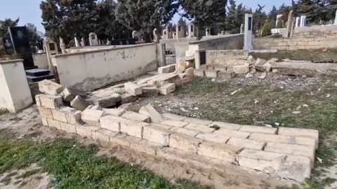 Saray qəbiristanlığında dağıntı törədildi - VİDEO