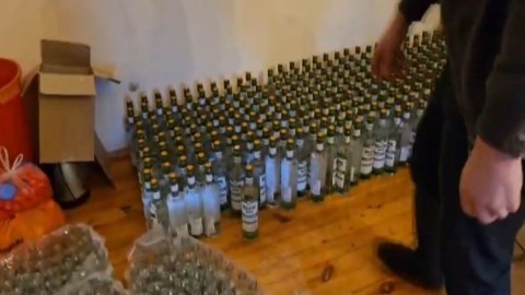 Saxta spirtli içkilər hazırlayan 5 nəfər saxlanıldı