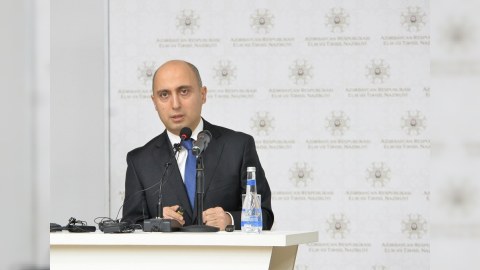 "İstəmirəm &ldquo;müəllim&rdquo; sözünü yaza bilməyənlər uşaqlara dərs desinlər"