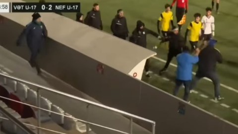"Neftçi"nin baş məşqçisini döydülər - VİDEO