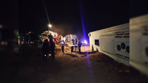 İranda qızları daşıyan avtobus aşdı: 6 ölü, 35 yaralı