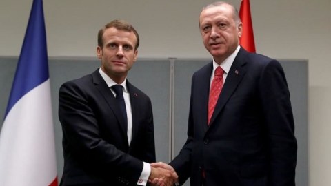 Ərdoğan Makronla danışıqlar apardı