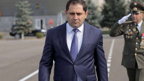 Ermənistanın müdafiə naziri Hindistana getdi