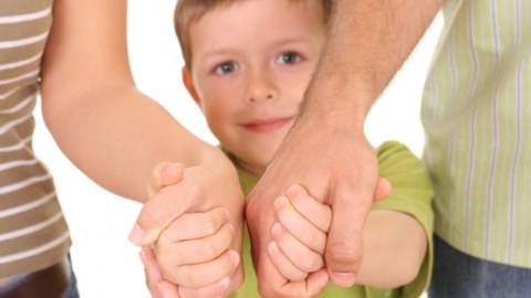 Azərbaycanda daha 6 uşaq övladlığa verildi