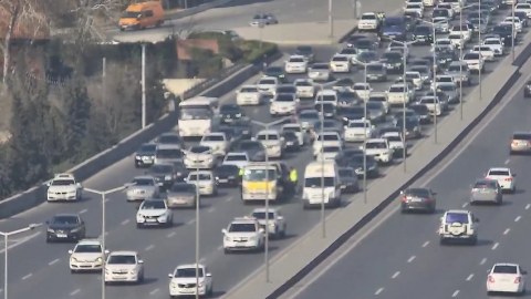 Bakıda nasaz avtomobil yolda qaldı -&nbsp;Tıxac yarandı