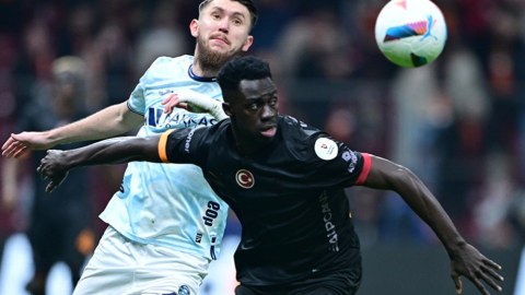 "Qalatasaray"ın matçında qalmaqal: rəqib meydanı tərk etdi - VİDEO