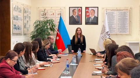 Məktəb direktorları ilə görüş keçirilib