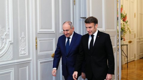 Paşinyan Makronla sülhü müzakirə etdi