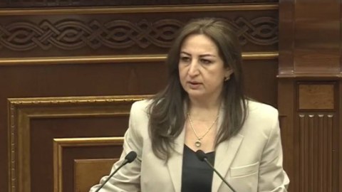 Yol qəzasında ölən deputatın mandatı bu qadına verildi