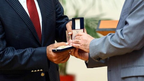 Azərbaycanda artıq fəxri adlar VERİLMİR