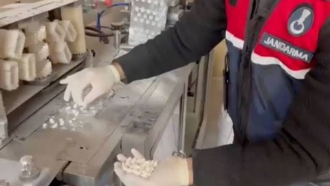 Saxta xərçəng dərmanı istehsal edən qrup zərərsizləşdirildi