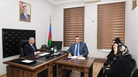 Rövşən Rzayev vətəndaşların müraciətlərini dinlədi - FOTOLAR