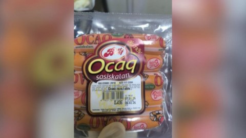 Mağazalarda satılan bu sosisdə donuz əti AŞKARLANDI