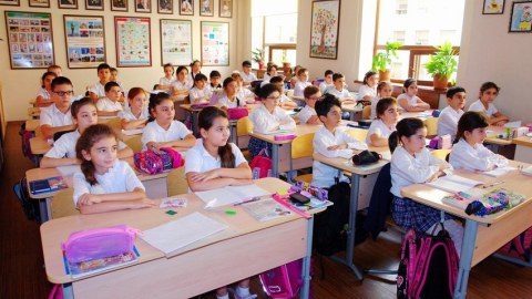 Siniflərdə 30-40 şagird var - Nazirlik buna diqqət etsin! - Ekspert