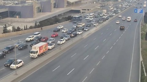 Bakıda tıxac olan yolların sayı artıb - SİYAHI