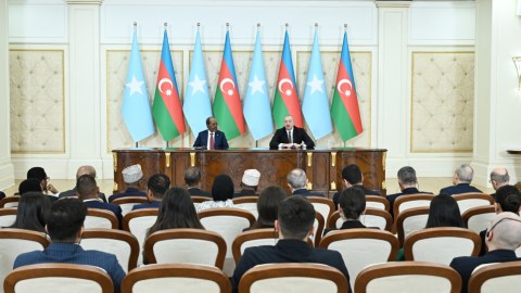 Prezidentlər mətbuata bəyanatlarla çıxış etdilər