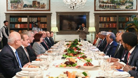 Spiker Somali Prezidenti ilə birgə nahar etdi - FOTO