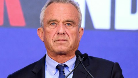 Kennedinin vəzifəsi təsdiqləndi