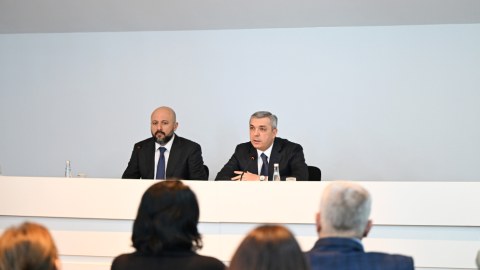 Samir Nuriyev Rüfət Mahmudu kollektivə təqdim etdi