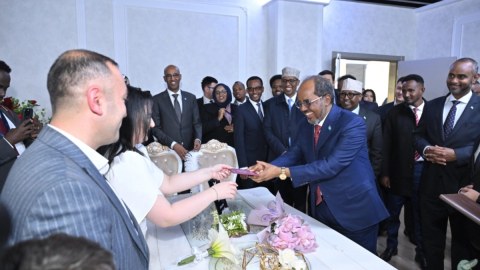Somali prezidenti azərbaycanlı cütlüyün nikah şahidi oldu