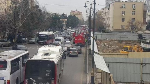 Bakıda yanğına görə tıxac yarandı