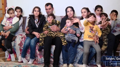 Salyanda 10 uşaqlı ailə: ana adları səhv salır - VİDEO&nbsp;