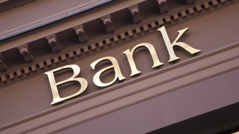 İki bağlanmış bankın əmlakları satışa çıxarılır