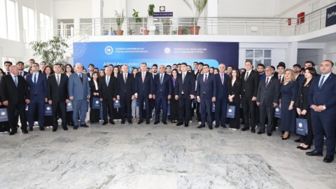 Yüz tələbəyə adlı təqaüd verildi - FOTO