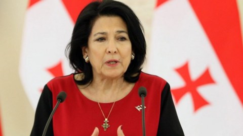 Zurabişviliyə yumurta atdılar - ANBAAN GÖRÜNTÜLƏR