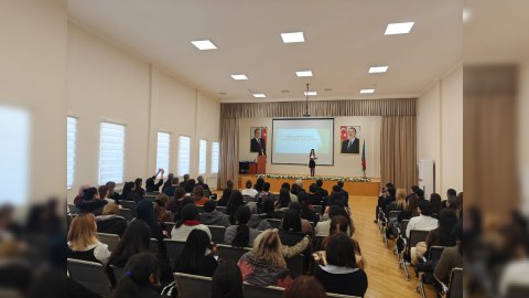 Nəsimidə gənclərə təsir edən psixoloji faktorlar müzakirə olundu - FOTO