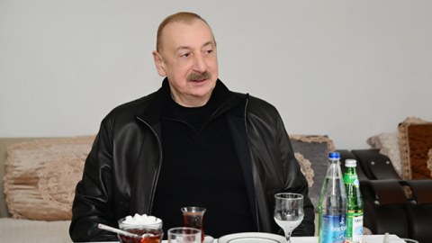 &ldquo;Ancaq bu bölgənin balını yeyirəm&rdquo; - Prezident