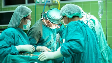 43 yaşlı qadın əməliyyatdan sonra ÖLDÜ