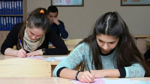 Ali məktəblərə və kolleclərə sənəd qəbulu BAŞLADI