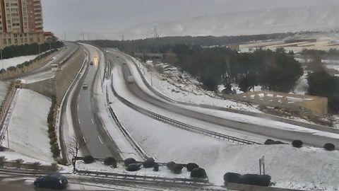 Buza görə bağlanan yol açıldı