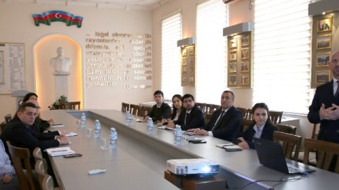 Məcburi köçkünlərin peşə bacarıqlarının artırılması müzakirə edilib - FOTOLAR